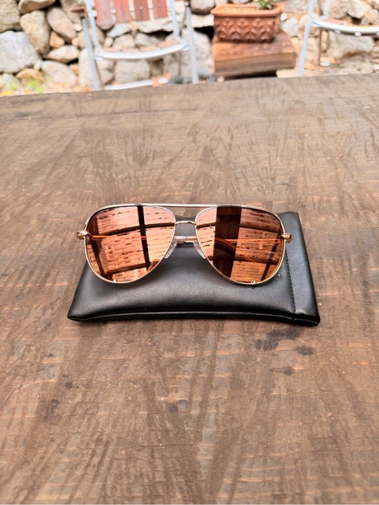 Quay Australia Accessories - Quay Australia Aviator Sunglasses in Rose Gold